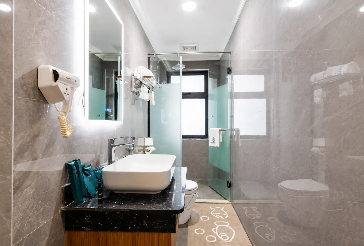 TWO BEDROOM SUITE BB-washroom