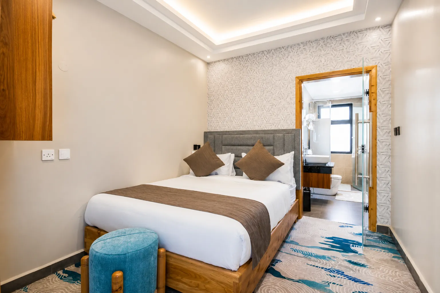 Two-Bedroom Suite Guest Bedroom with En-Suite Bathroom